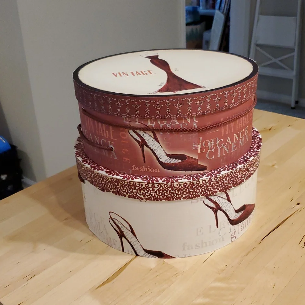 Vintage Emily Adams Decorative Hat Boxes, Red - Set Of 2 - Picture 5 of 7